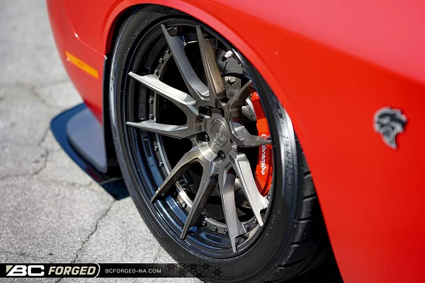 Фото дисков BC Forged HCA162 Глянцевый темный лак на Dodge Challenger III