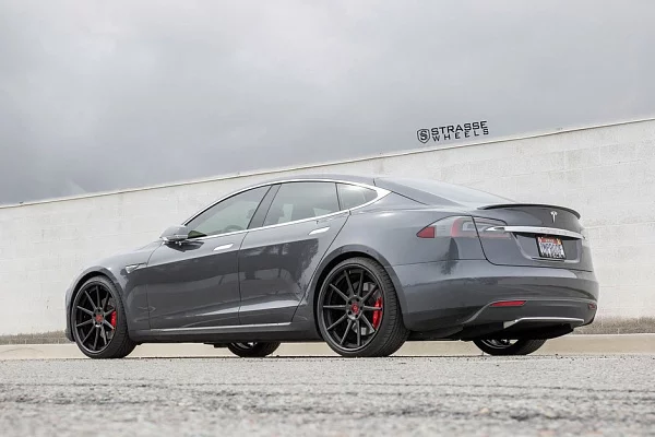 Фото дисков Strasse Wheels R10 Deep Concave Другой цвет на Tesla Model S
