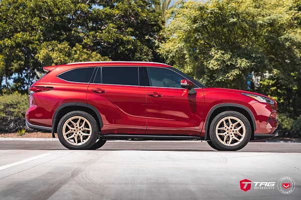 Фото дисков Vossen EVO-4 Сатиновая шампань на Toyota Highlander U70