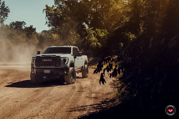 Фото дисков Vossen LCX-03 Глянцевый темный лак на GMC Sierra IV