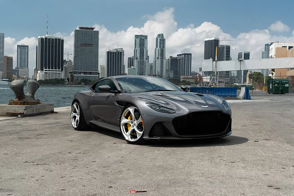 Фото дисков HRE 522M Полированный лак на Aston Martin DBS 3