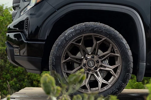 Фото дисков 4PLAY 4P83 Сатиновая бронза на GMC Sierra IV