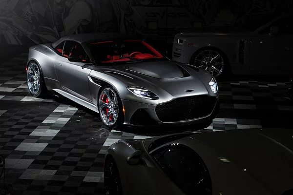 Фото дисков HRE 522M Полированный лак на Aston Martin DBS 3