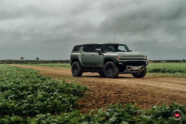 Фото дисков Vossen LC3-01 Черный глянец на GMC Hummer EV