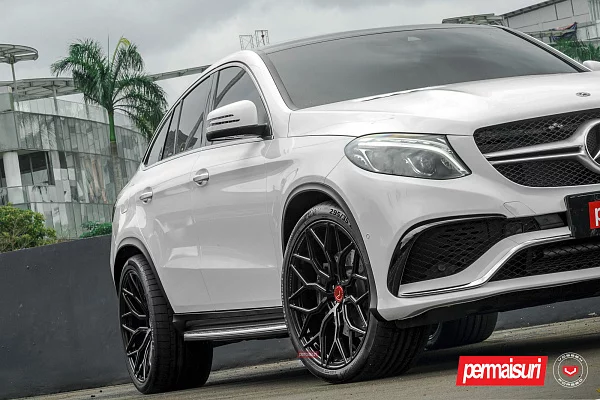 Фото дисков Vossen S17-01 Черный глянец на Mercedes-Benz GLE I