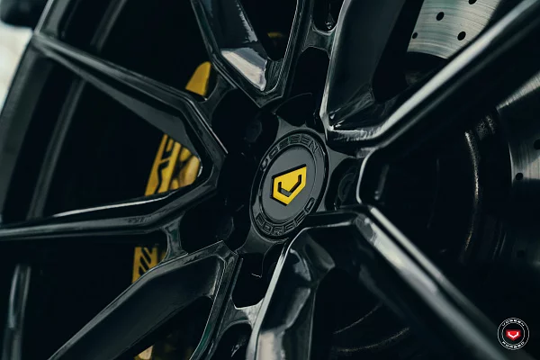 Фото дисков Vossen EVO-2 Черный глянец на Mercedes-Benz AMG GT I