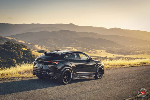 Фото дисков Vossen M-X2 Черный сатин на Lamborghini Urus