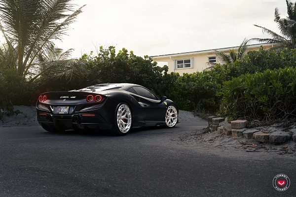 Фото дисков Vossen LC3-01T Глянцевый лак на Ferrari F8