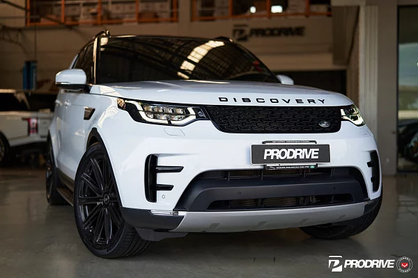Фото дисков Vossen UV-2 Глянцевый темный лак на Land Rover Discovery V
