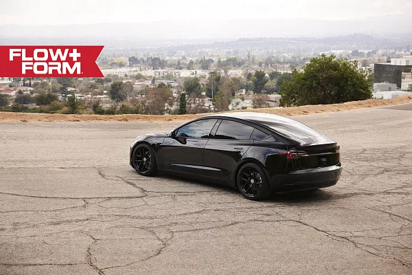 Фото дисков HRE FF21 Черный глянец на Tesla Model 3