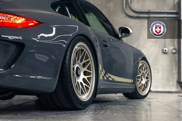 Фото дисков HRE 300 GT Глянцевая шампань на Porsche 911 VI