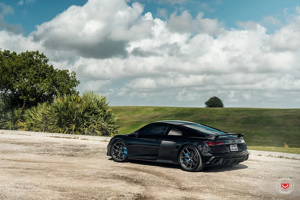 Фото дисков Vossen S21-01 Сатиновый темный лак на Audi R8 (4S)