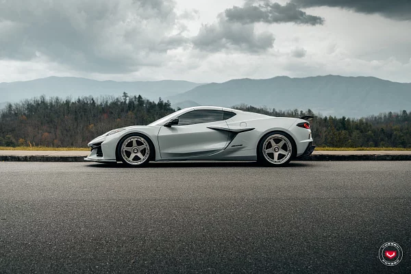 Фото дисков Vossen GEN-01 (3-Piece) Сатиновый лак на Chevrolet Corvette C8