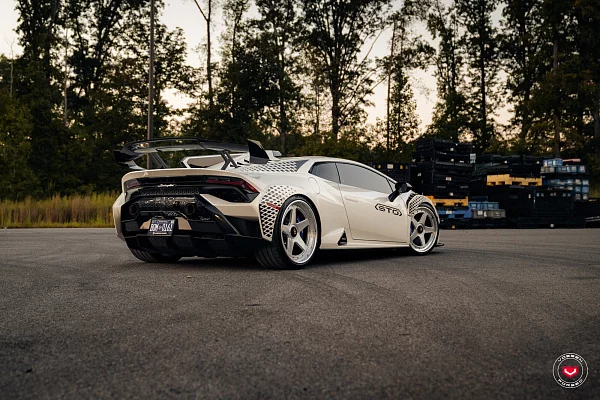 Фото дисков Vossen GEN-01 (3-Piece) Глянцевый лак на Lamborghini Huracan