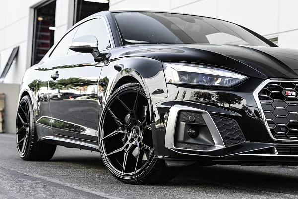 Фото дисков Giovanna Haleb Черный глянец на Audi A/S/RS 5 (F5)