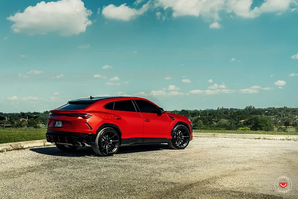 Фото дисков Vossen EVO-2 Черный глянец на Lamborghini Urus