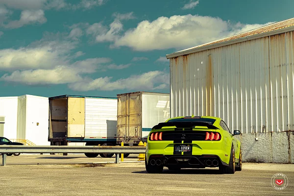Фото дисков Vossen S21-01 Сатиновое золото на Ford Mustang VI