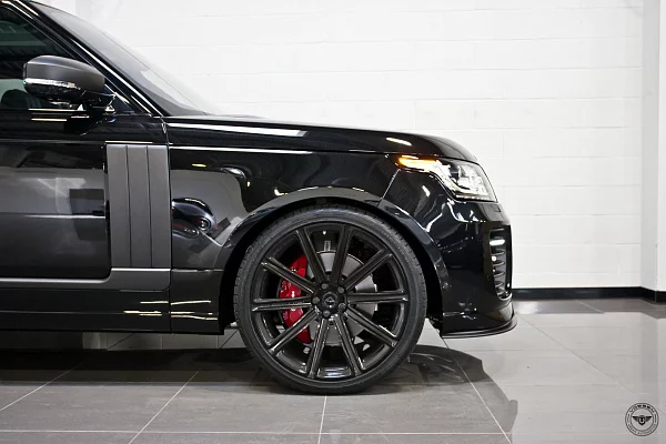 Фото дисков Vossen UV-2 Черный глянец на Range Rover IV