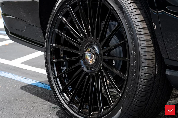Фото дисков Vossen HF-8 Черный глянец на Cadillac Escalade V