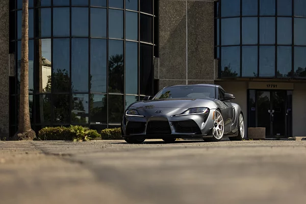Фото дисков Rotiform TUF Серебро на Toyota Supra A90
