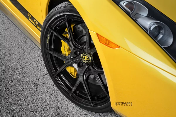 Фото дисков Strasse Wheels SM5R Deep Concave Monoblock Другой цвет на Lamborghini Gallardo