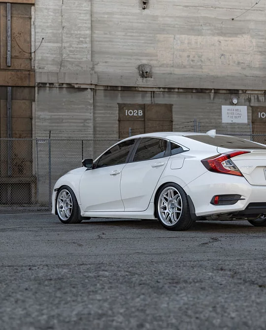 Фото дисков MR158 TSUBAKI Серебро на Honda Civic Type R FK8