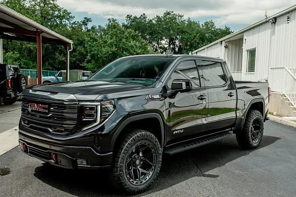 Фото дисков 4PLAY 4P55 Черный глянец на GMC Sierra IV