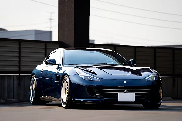 Фото дисков HRE 935M Сатиновый графит на Ferrari FF