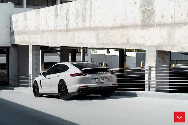 Фото дисков Vossen HF-5 Черный глянец на Porsche Panamera II