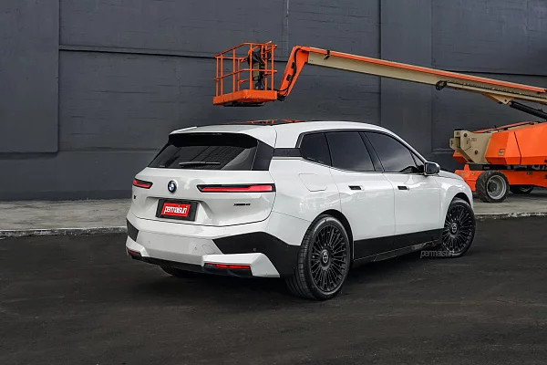 BMW iX