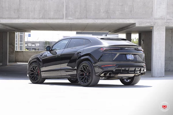 Фото дисков Vossen S17-01 Черный сатин на Lamborghini Urus