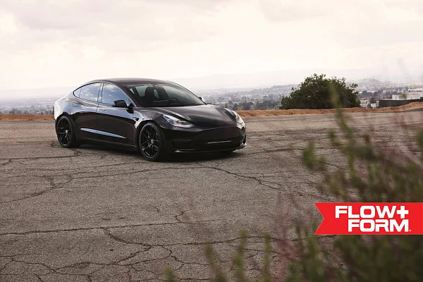 Фото дисков HRE FF21 Черный глянец на Tesla Model 3
