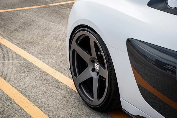 Фото дисков HRE 305M Сатиновый графит на Audi R8 (4S)