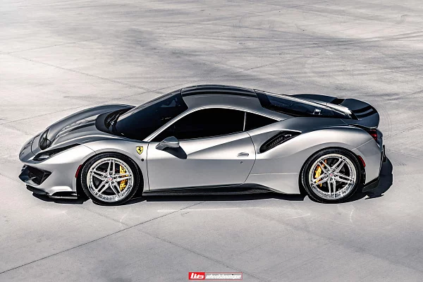 Фото дисков HRE S107SC Глянцевый лак на Ferrari 488