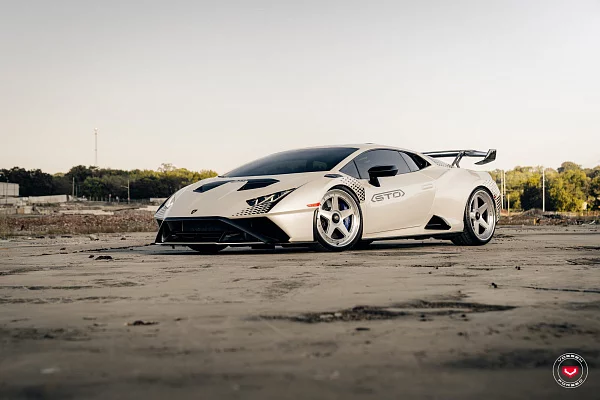 Фото дисков Vossen GEN-01 (3-Piece) Глянцевый лак на Lamborghini Huracan