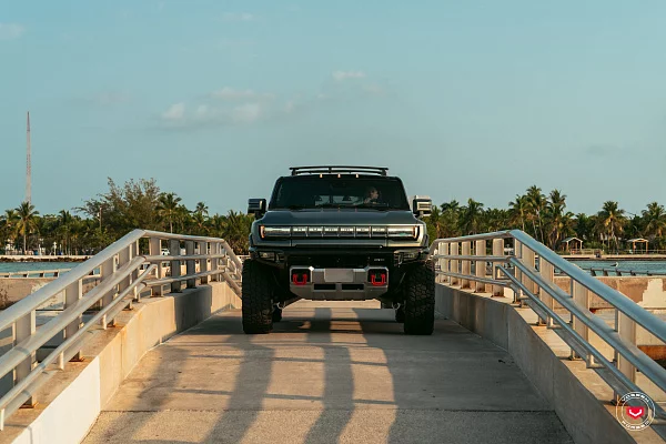 Фото дисков Vossen LCX-04 Глянцевый лак на GMC Hummer EV