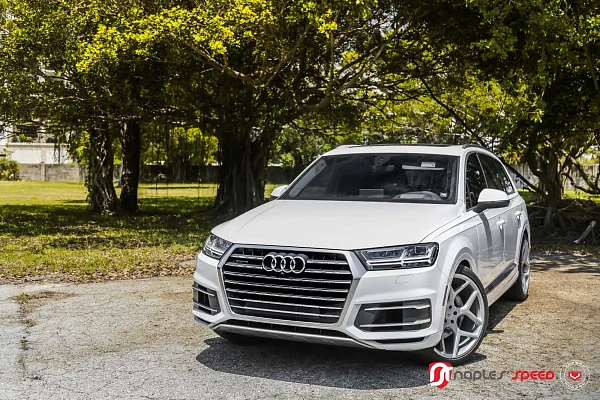 Фото дисков Vossen CG-205 Серебро на Audi Q7 (4M)