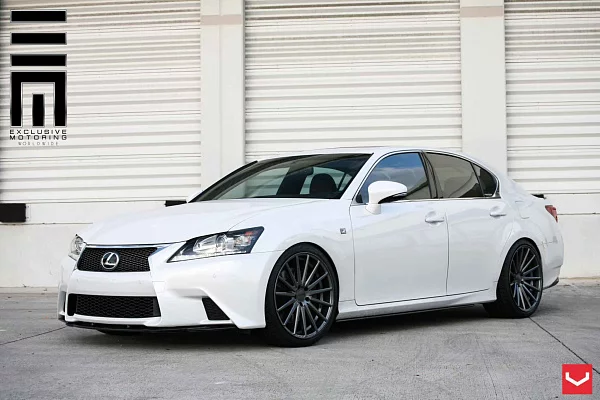 Фото дисков Vossen VFS-2 Глянцевый графит на Lexus GS IV