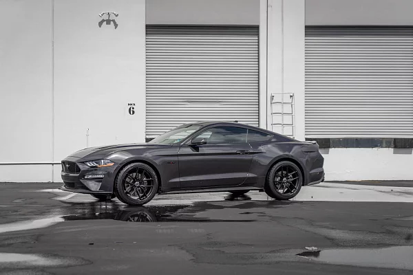 Фото дисков HRE FF21 Глянцевый графит на Ford Mustang VI