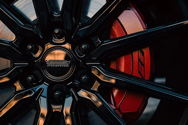 Фото дисков Vossen HF6-1 Черный глянец на Cadillac Escalade V