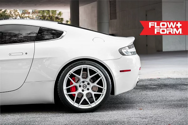 Фото дисков HRE FF01 Серебро на Aston Martin Vantage 3