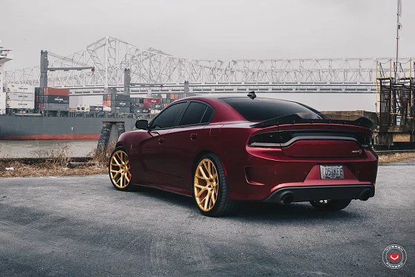 Фото дисков Vossen CG-204 Глянцевое золото на Dodge Charger VII