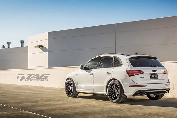 Фото дисков HRE 300M Черный сатин на Audi Q5 (8R)
