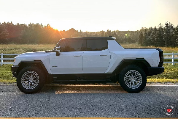 Фото дисков Vossen LC3-01T Глянцевый лак на GMC Hummer EV