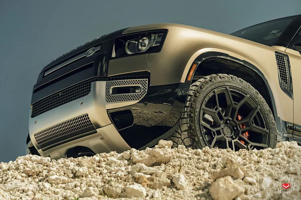 Фото дисков Vossen UV-4 Черный сатин на Land Rover Defender II