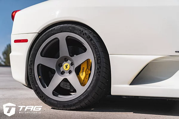 Фото дисков HRE 305M Сатиновый графит на Ferrari F430