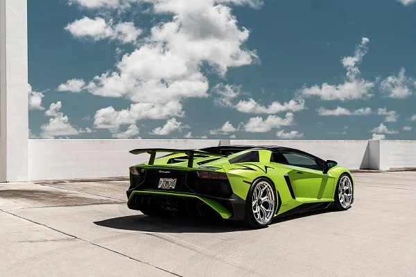 Фото дисков HRE S111SC Полированный лак на Lamborghini Aventador