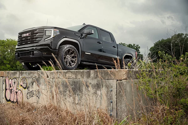 Фото дисков 4PLAY 4P83 Сатиновая бронза на GMC Sierra IV