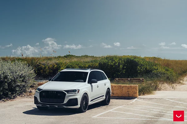 Фото дисков Vossen HF-8 Черный глянец на Audi Q7 (4M)