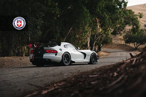 Фото дисков HRE C105 Черный сатин на Dodge Viper